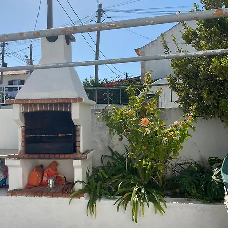 Casa Em De Caparica Holiday home *