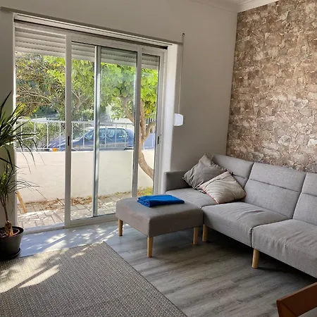 Casa Em Charneca (Setubal)